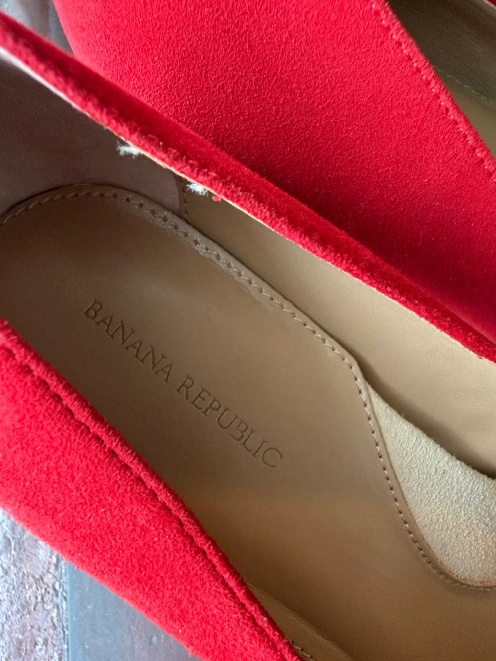 Like New Banana Republic Pointed Toe High Heels in Red and Nude - Picture 2 of 13